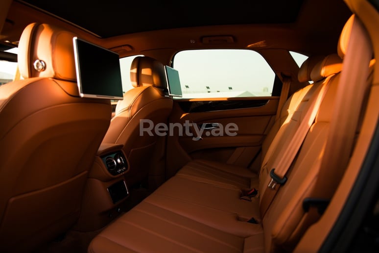 Dubai'de kiralık Edition W-12 Bentley Bentayga (Siyah), 2018
