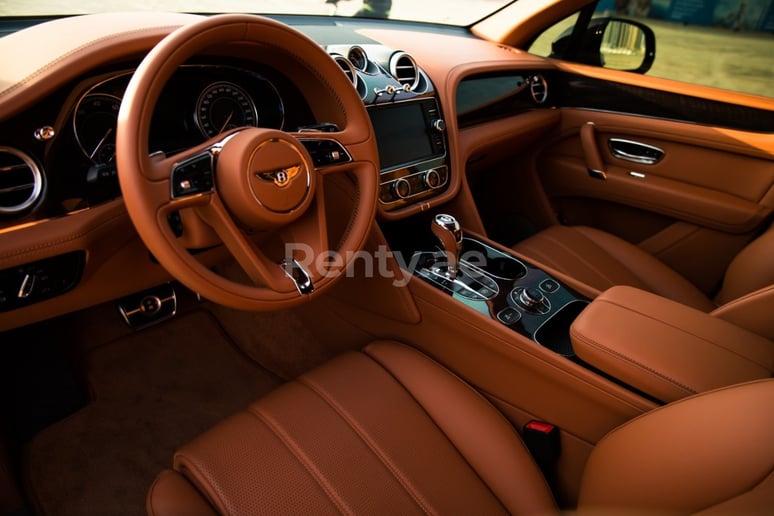 Dubai'de kiralık Edition W-12 Bentley Bentayga (Siyah), 2018