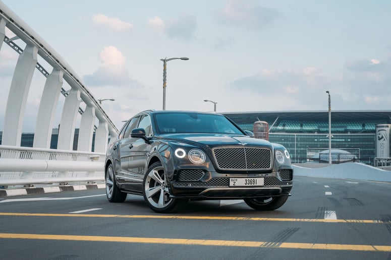 إيجار Bentley Bentayga (أسود), 2019 في دبي 2