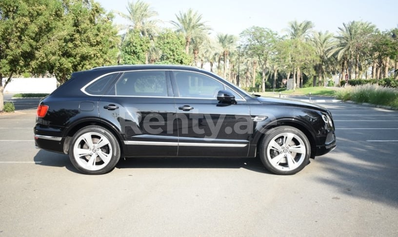 Dubai'de kiralık Bentley Bentayga (Siyah), 2019