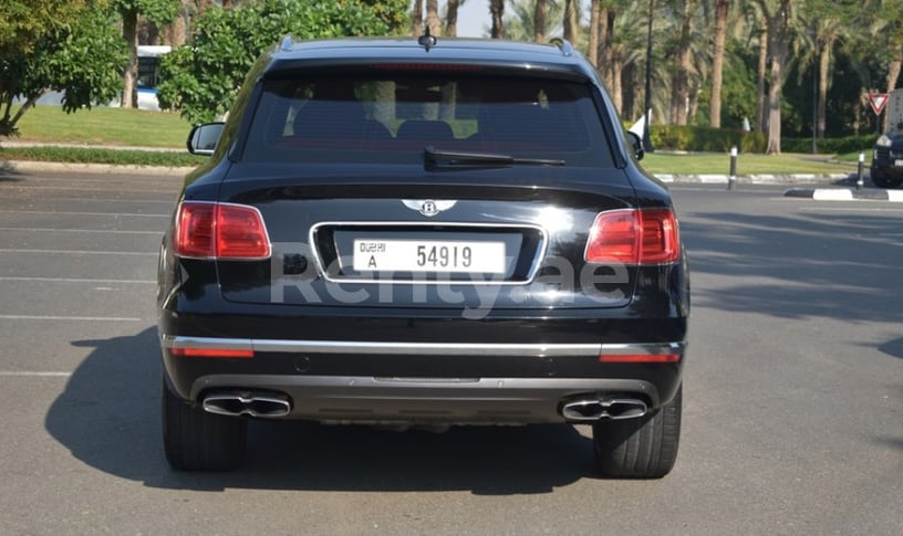 Dubai'de kiralık Bentley Bentayga (Siyah), 2019
