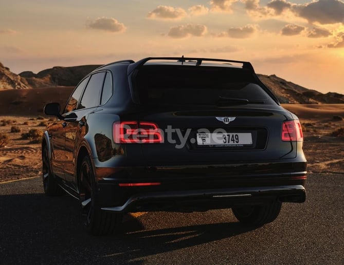 Bentley Bentayga (Schwarz), 2019  zur Miete in Dubai