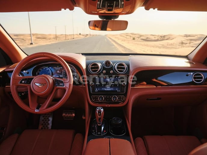 Bentley Bentayga (Schwarz), 2019  zur Miete in Dubai