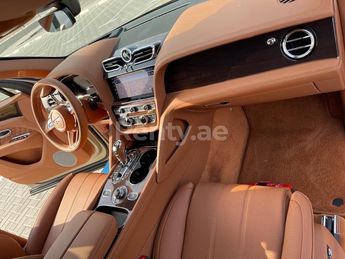 Bentley Bentayga (Schwarz), 2021  zur Miete in Dubai