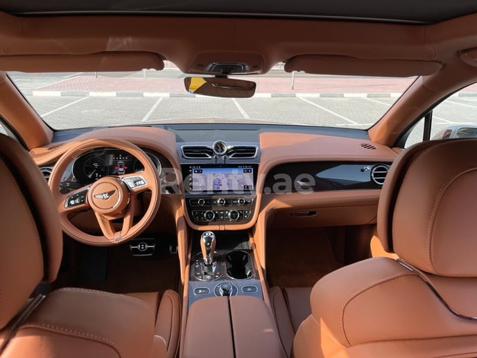 Bentley Bentayga (Schwarz), 2021  zur Miete in Dubai