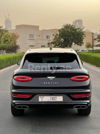 在阿布扎比 租 宾利Bentayga (黑色), 2021