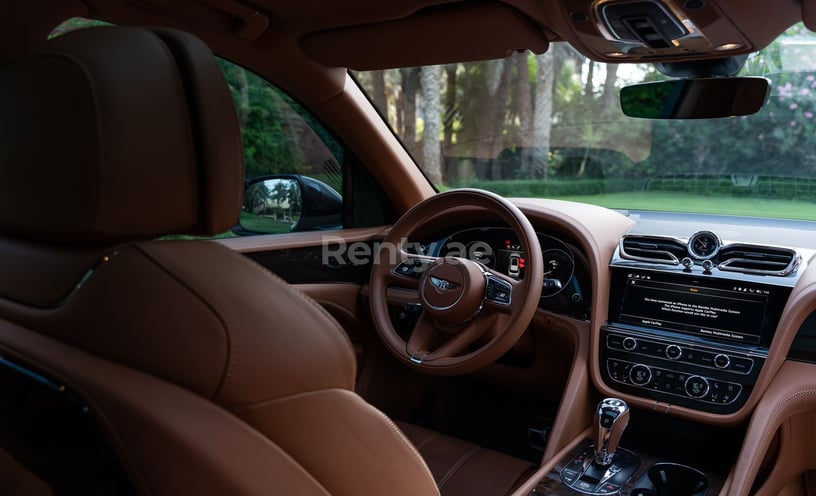 在阿布扎比 租 宾利Bentayga (黑色), 2021