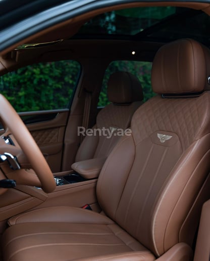 在阿布扎比 租 宾利Bentayga (黑色), 2021