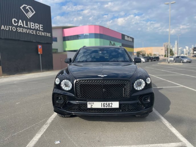 Bentley Bentayga (Nero), 2022 in affitto a Abu Dhabi