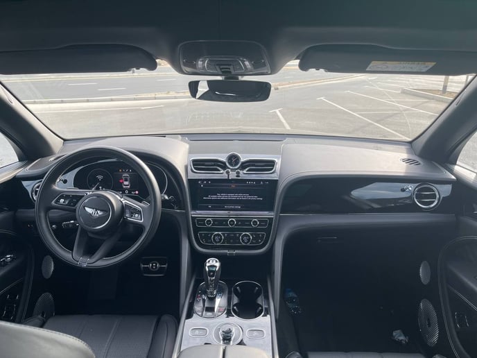 Bentley Bentayga (Nero), 2022 in affitto a Abu Dhabi