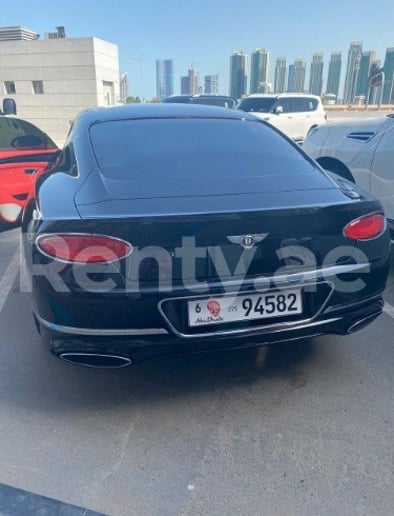 在阿布扎比 租 宾利欧陆 GT (黑色), 2019