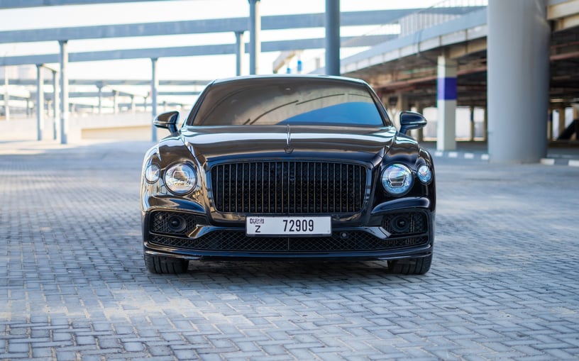 Bentley Flying Spur (Noir), 2023 &agrave; louer &agrave; Ras Al Khaimah