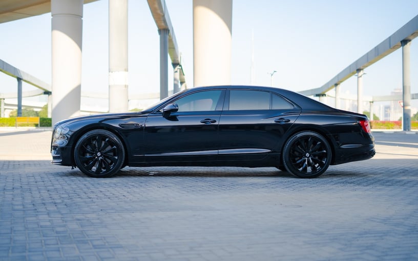 Bentley Flying Spur (Noir), 2023 &agrave; louer &agrave; Ras Al Khaimah