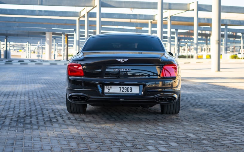 Bentley Flying Spur (Noir), 2023 &agrave; louer &agrave; Ras Al Khaimah