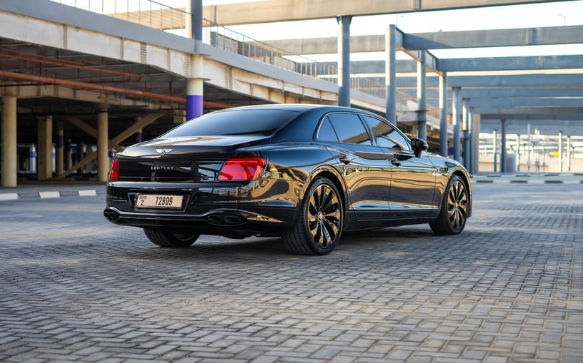 Bentley Flying Spur (Noir), 2023 &agrave; louer &agrave; Ras Al Khaimah