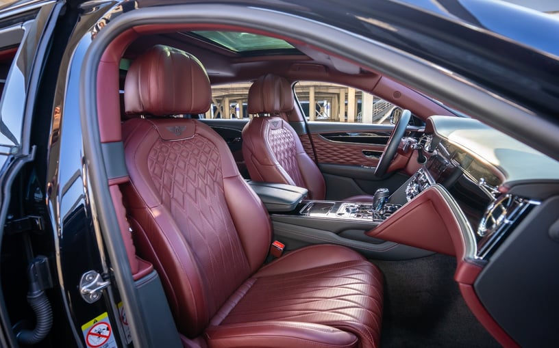 Bentley Flying Spur (Noir), 2023 &agrave; louer &agrave; Ras Al Khaimah