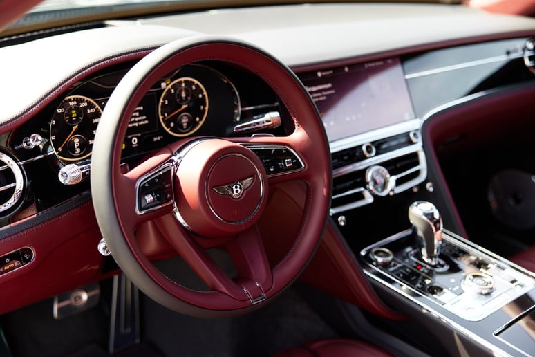 Bentley Flying Spur (Noir), 2023 &agrave; louer &agrave; Ras Al Khaimah