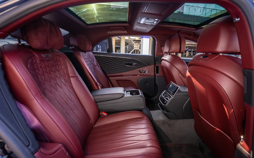 Bentley Flying Spur (Noir), 2023 &agrave; louer &agrave; Ras Al Khaimah