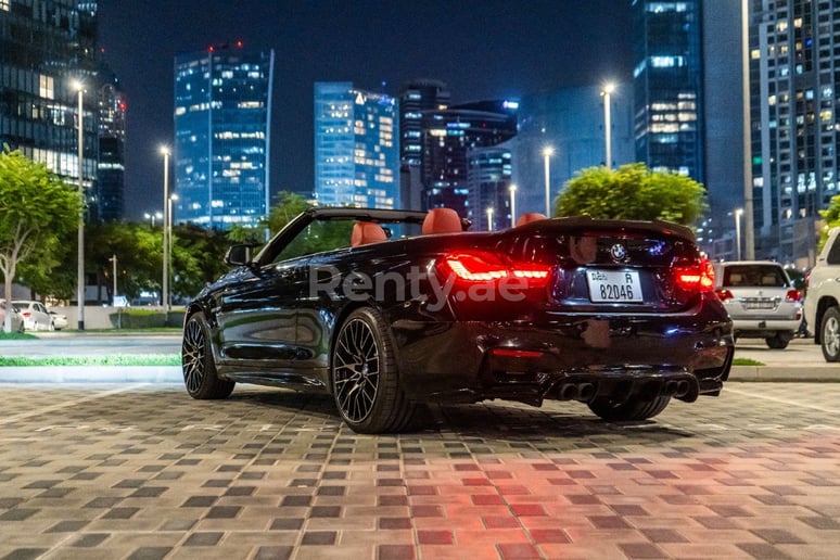 BMW 4 Series (Negro), 2018 para alquiler en Dub&aacute;i