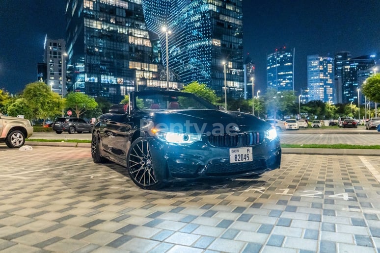 BMW 4 Series (Negro), 2018 para alquiler en Dub&aacute;i
