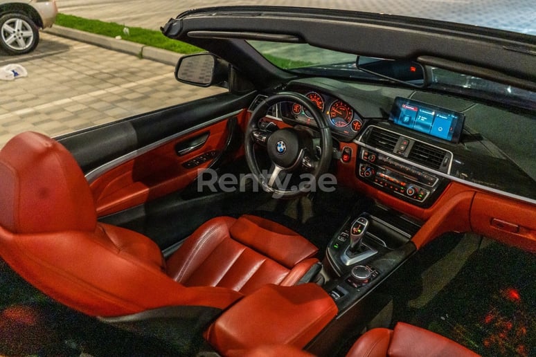 BMW 4 Series (Negro), 2018 para alquiler en Dub&aacute;i