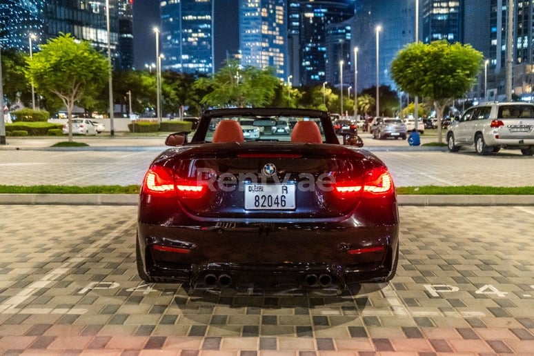 BMW 4 Series (Negro), 2018 para alquiler en Dub&aacute;i
