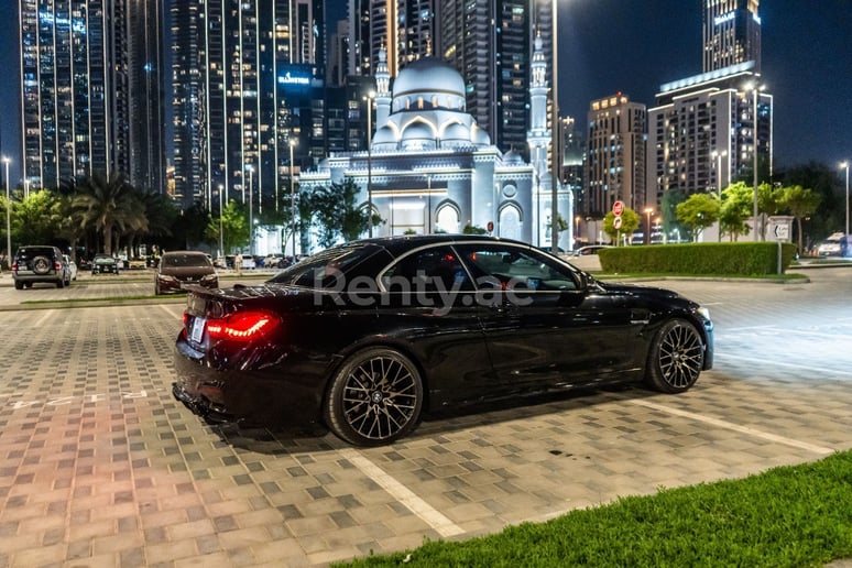 BMW 4 Series (Negro), 2018 para alquiler en Dub&aacute;i
