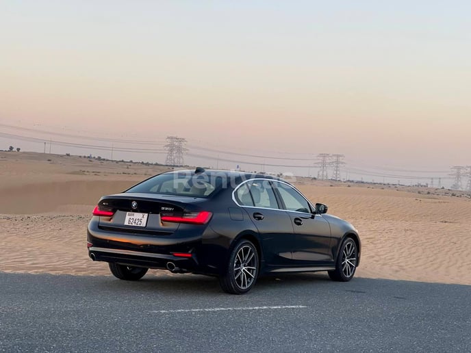 BMW 3 Series (Noir), 2019 &agrave; louer &agrave; Duba&iuml;