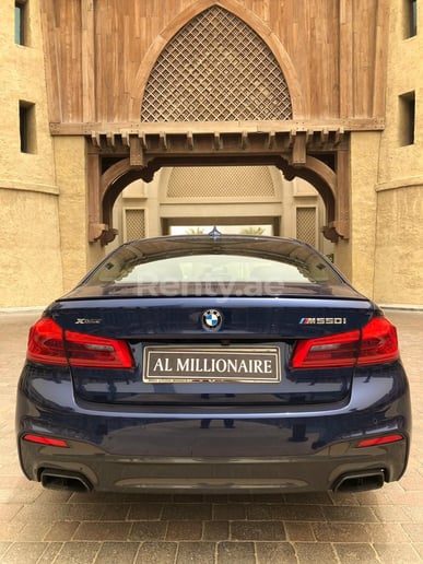 إيجار بي ام دبليو 5 سلسلة M550 (أسود), 2017 في دبي
