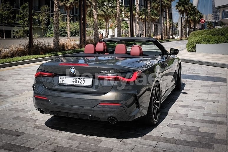 BMW 430i cabrio (Grigio Scuro), 2022 in affitto a Ras Al Khaimah