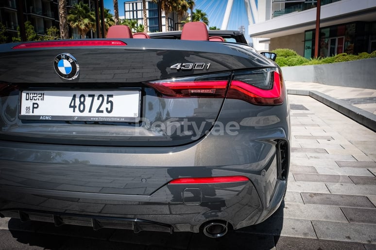 BMW 430i cabrio (Grigio Scuro), 2022 in affitto a Ras Al Khaimah