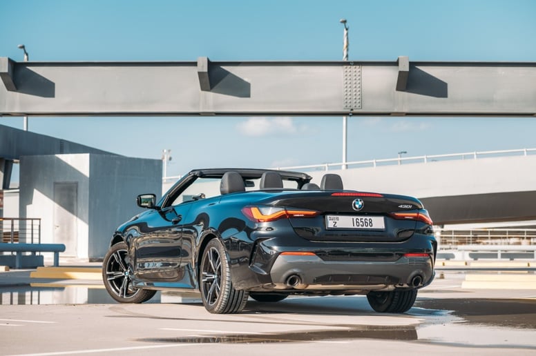 BMW 430i cabrio (Nero), 2023 in affitto a Abu Dhabi