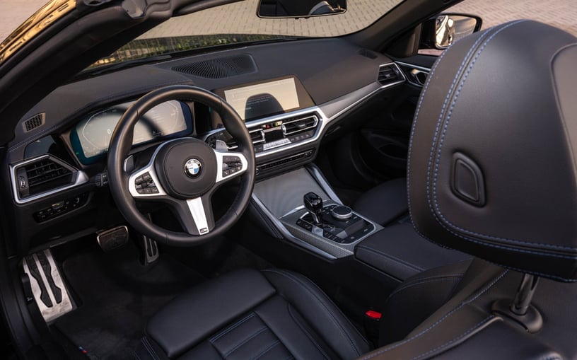 BMW 430i cabrio (Nero), 2023 in affitto a Ras Al Khaimah