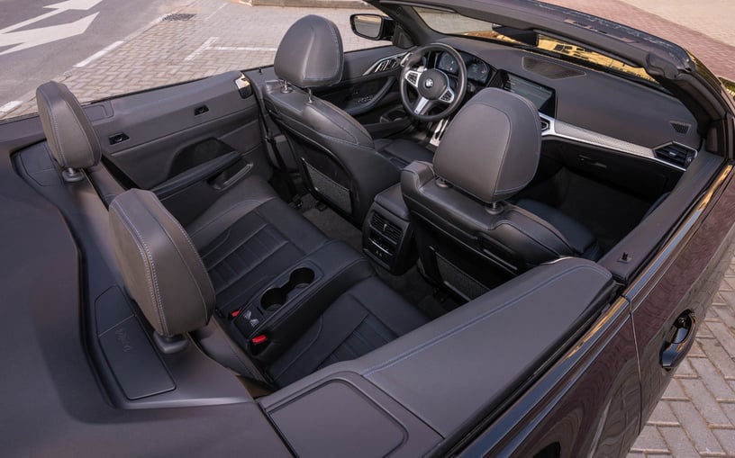 BMW 430i cabrio (Nero), 2023 in affitto a Ras Al Khaimah