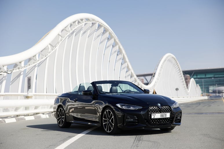 BMW 430i cabrio (Nero), 2023 in affitto a Ras Al Khaimah