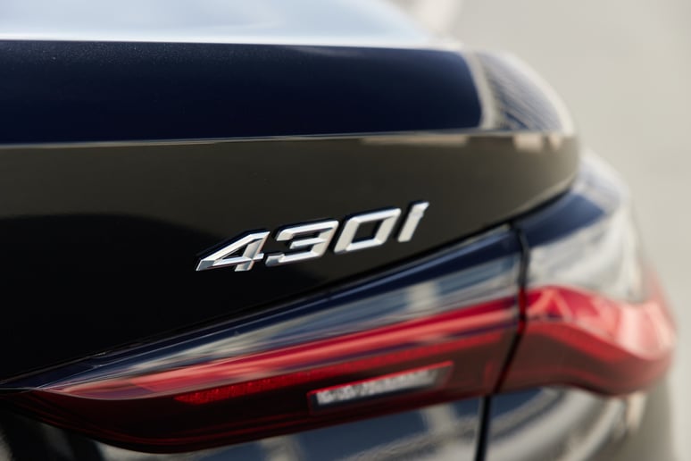 BMW 430i cabrio (Nero), 2023 in affitto a Ras Al Khaimah