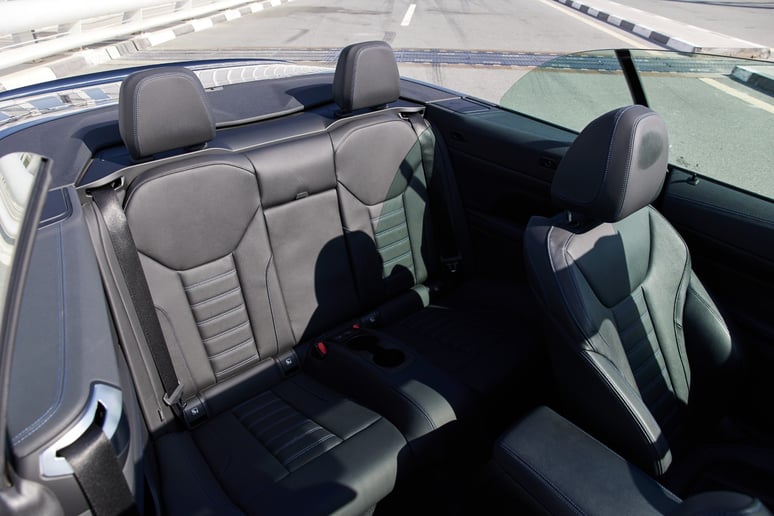 BMW 430i cabrio (Nero), 2023 in affitto a Ras Al Khaimah