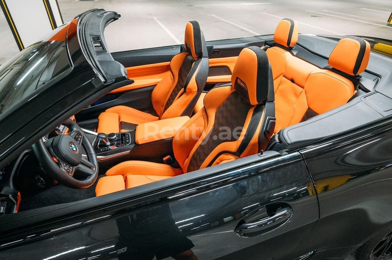 BMW 4M Sport Competition cabrio (Nero), 2022 in affitto a Dubai
