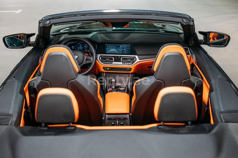 BMW 4M Sport Competition cabrio (Nero), 2022 in affitto a Dubai