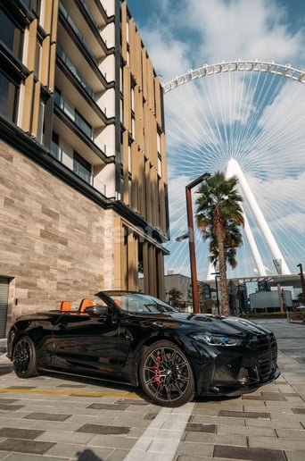 BMW 4M Sport Competition cabrio (Nero), 2022 in affitto a Dubai