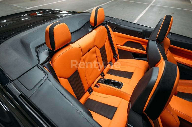 BMW 4M Sport Competition cabrio (Nero), 2022 in affitto a Dubai