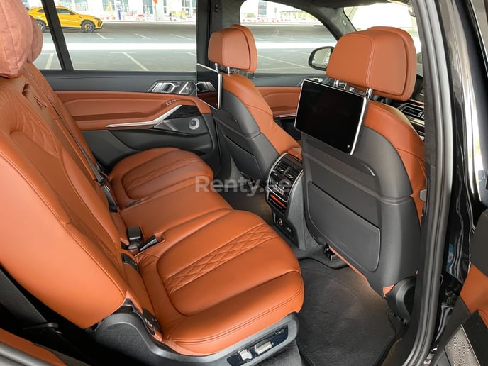 إيجار بي ام دبليو X7 M50i (أسود), 2021 في دبي