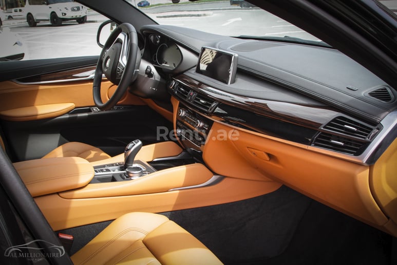 BMW X6 (Черный), 2019 для аренды в Дубай