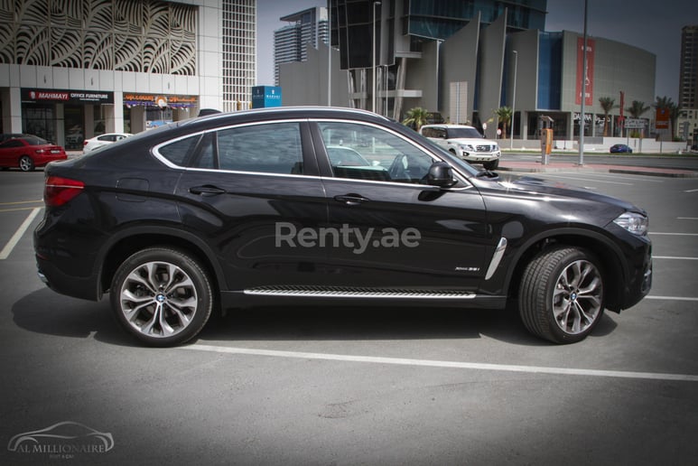 BMW X6 (Черный), 2019 для аренды в Дубай