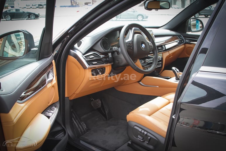 BMW X6 (Черный), 2019 для аренды в Дубай