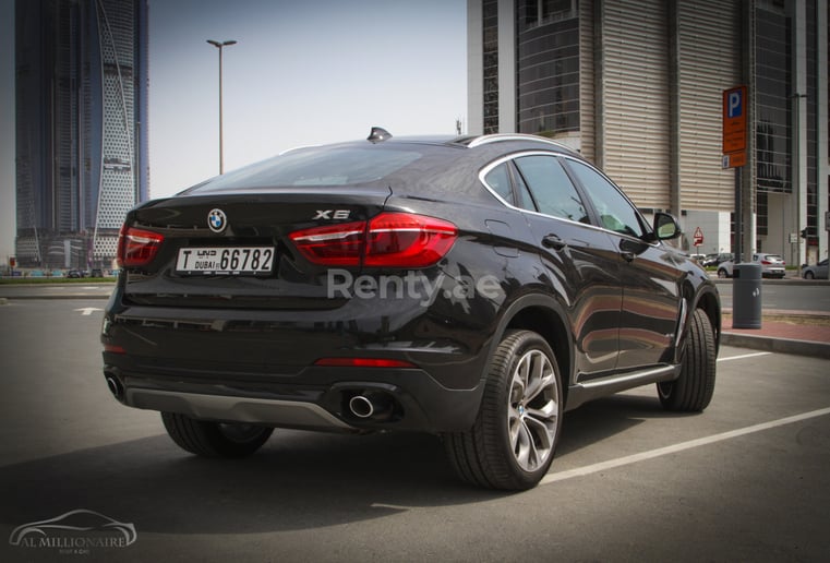 BMW X6 (Черный), 2019 для аренды в Дубай