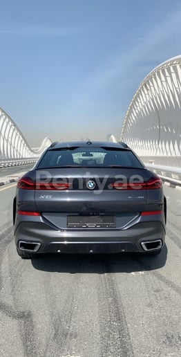 BMW X6 (Negro), 2020 para alquiler en Dub&aacute;i