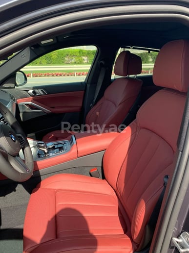 BMW X6 (Negro), 2020 para alquiler en Dub&aacute;i