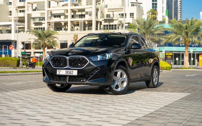 BMW X2 (Черный), 2025 для аренды в Шарджа