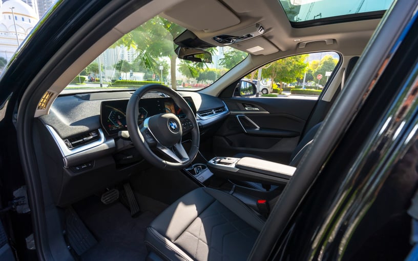 BMW X2 (Черный), 2025 для аренды в Шарджа